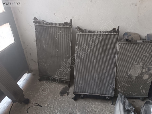 Audi A4  su radyatörü çıkma
