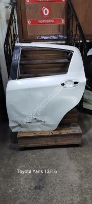 Toyota Yaris çıkma sol arka kapı