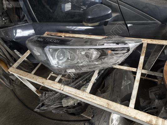 Hyundai Tucson sağ ön far