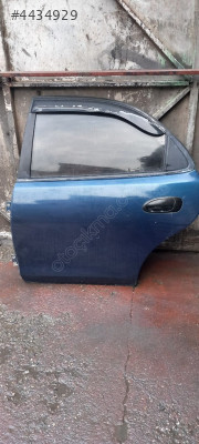 Mazda 323 familia sol arka kapı