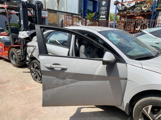 2026 Hyundai Elantra Sağ Ön Kapı