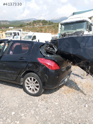 Peugeot 308 sol arka çeyrek