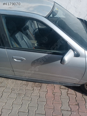 Nissan Primera sağ ön kapı