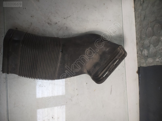 8D0129617E AUDI A4 A6 B5 C5 HAVA EMİŞ BORUSU