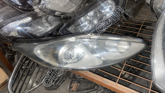 Çıkma Ford Fiesta sağ ön far lambası