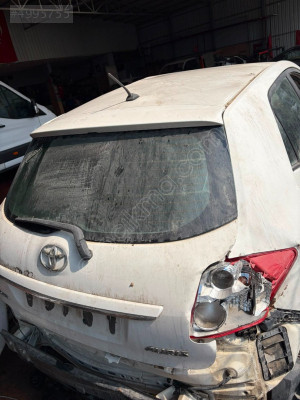 toyota auris bagaj kapağı 2011