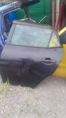 Toyota auris sol arka kapı