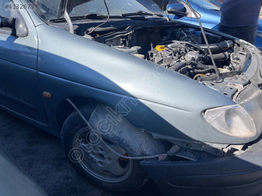 Renault Megane 1 sag ön çamurluk