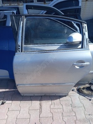 Volkswagen Passat sol arka kapı