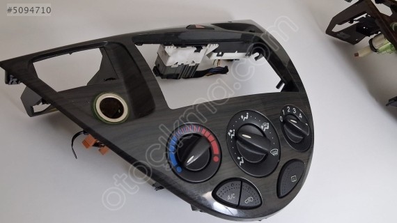 FORD FOCUS ORTA KONSOL ÇERÇEVE