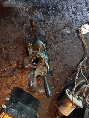 DACİA DUSTER SİNYAL KOLU