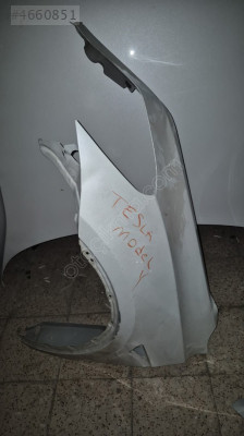 TESLA MODEL Y SOL ÖN ÇAMURLUK