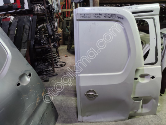 Opel Combo E Sağ Bagaj Kapağı