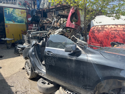 Mercedes Cla Sağ Ön Kapı