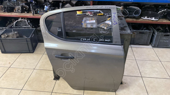 OPEL CORSA E SAĞ ARKA KAPI