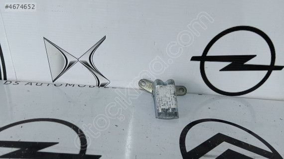 Opel Astra J sol  sağ ön kapı üst menteşesi 20992731