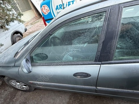 ÇIKMA RENAULT LAGUNA 1 SOL ÖN KAPI ÇİTASI