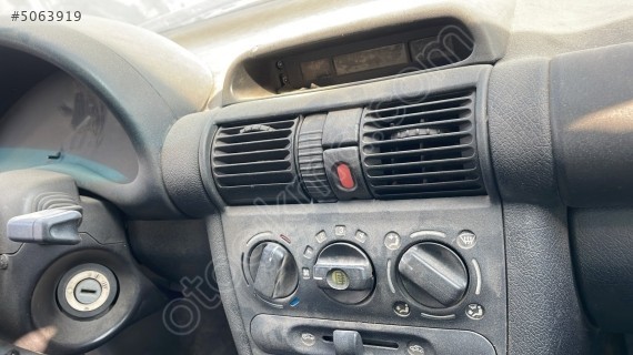 Opel Combo üfleme ızgarası