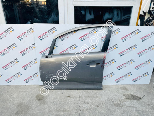 Opel Corsa d sol ön kapı (az hasarlı)