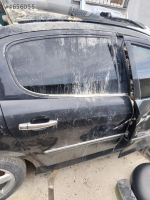 Peugeot 407 sağ arka kapı
