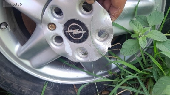 Opel vectra b jant göbegi
