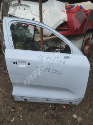 VOLVO XC40 SAĞ ÖN KAPI ORJİNAL ÇIKMA