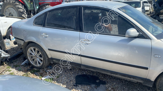 B.5 Passat Sağ Arka Kapı
