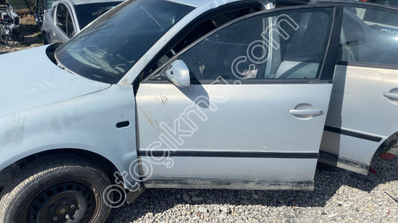 B.5 Passat Sol Ön Kapı