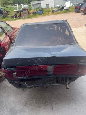 MAZDA 323 BAKAJ KAPI