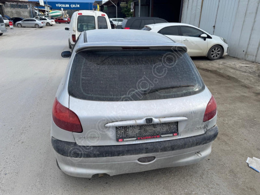 Peugeot 206 bagaj kapağı