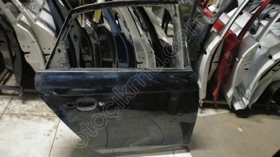 AUDİ A4 2009-2015 SAĞ ARKA KAPI ORJİNAL ÇIKMA TEMİZ