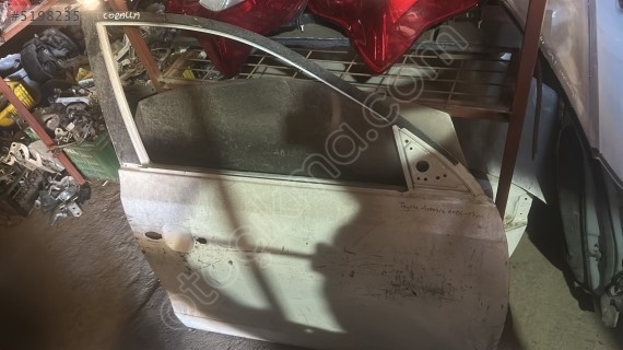 Toyota Avensis 2006 2007 sağ ön kapı