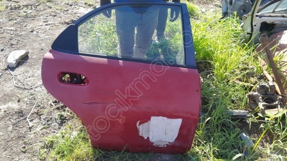 Mazda 323 familya sag arka kapı