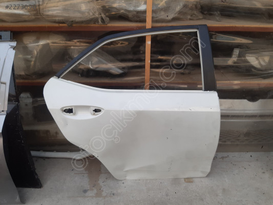Toyota Corolla sağ arka kapı çıkma Orijin