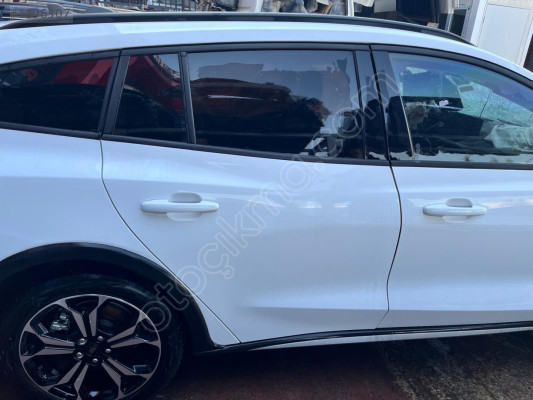FORD FOCUS 4 ACTİVE STATİON WAGON SAĞ ARKA KAPI BEYAZ