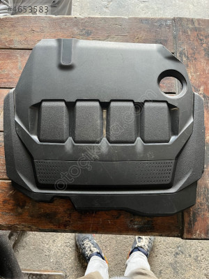 AUDI Q3 MOTOR ÜST KAPAĞI