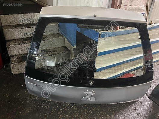 Opel corsa c bagaj kapağı