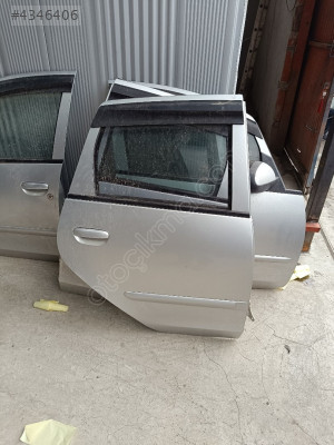 mitsubishi colt sağ arka kapı hatasız