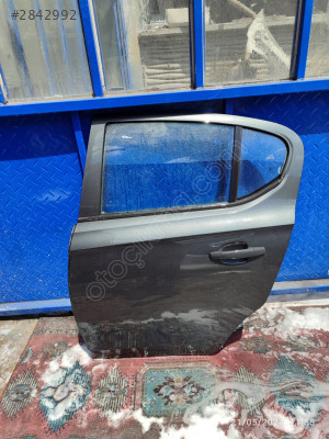 Opel corsa sol arka kapi dolu bos orjinal hatasız 2017