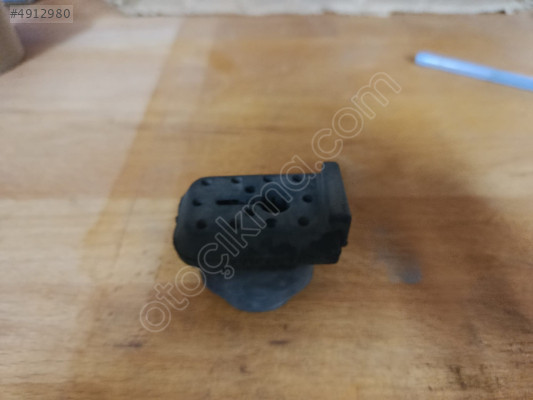 8200367990 radyatör üst takozu clio 3