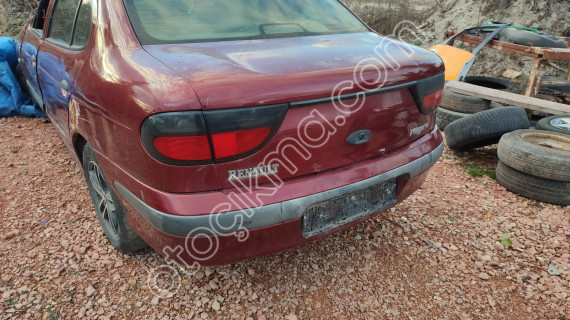 Megane 1 bagaj kapağı