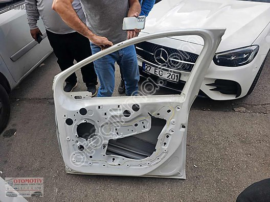 PEUGEOT 208 SAĞ ÖN KAPI ORJİNAL LOKALLİK