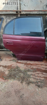 Toyota corona sağ arka kapı