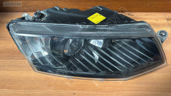 SKODA OCTAVIA XENON SAĞ FAR