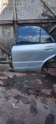Mazda familia sedan sol arka kapı