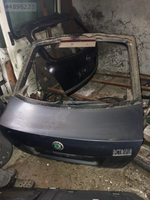 SKODA OCTAVİA BAGAJ KAPAĞI