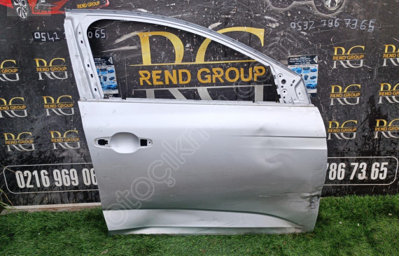 RENAULT MEGANE 4 SAĞ ÖN KAPI ORİJİNAL ÇIKMA