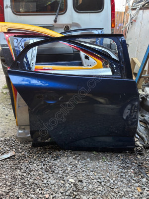 Renault megan dört çıkma sağ arka kapı