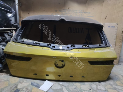 Opel Astra L Bagaj Kapağı