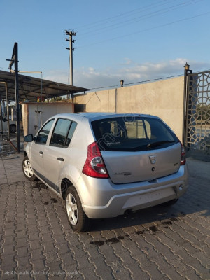 Dacia Sandero bagaj kapağı